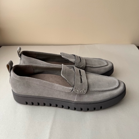 VIONIC Uptown Penny Loafer in Light Gray Suede Size 11 - Picture 10 of 15